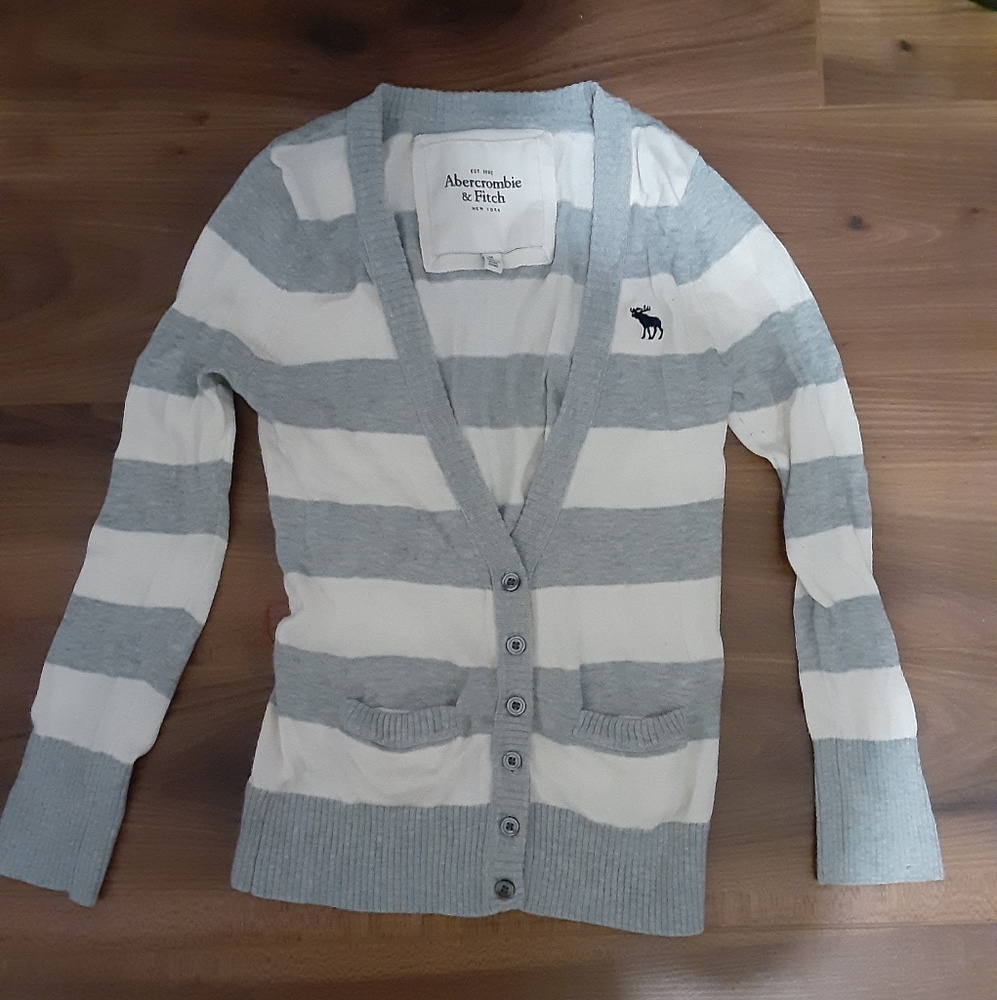 Abercrombie and Fitch New York gray and white